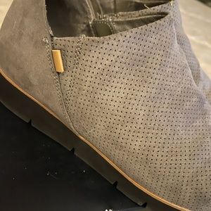 Dr. Scholl’s women’s gray boots. Very comfortable
